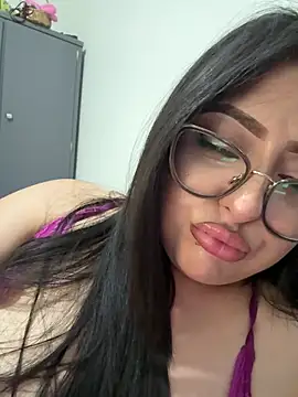 MileyGia live cam on StripChat
