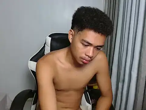 curlyasian_njxx