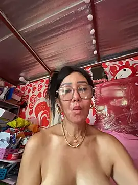 sweetieme live cam on StripChat
