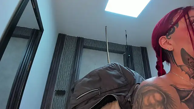 selene_red_ webcam