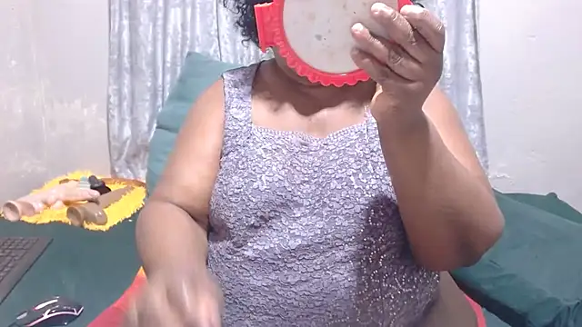 MatureBootyBabe4Uxx webcam