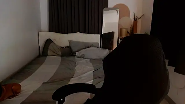 Ur_QueenCamilla webcam