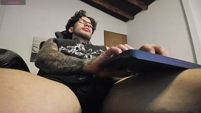 LucianSinclair webcam