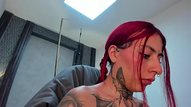 selene_red_ webcam