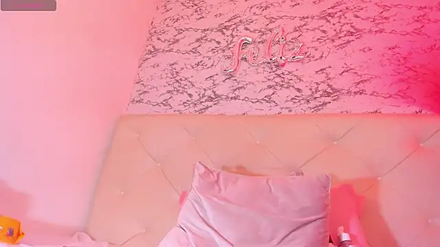 Lili__taylor webcam