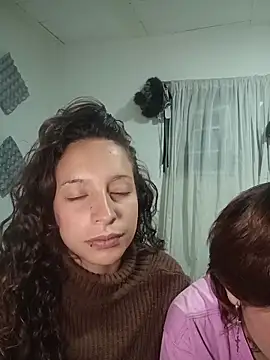 AlexxaAndRileyy webcam