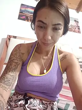 LunaZambrano live cam on StripChat