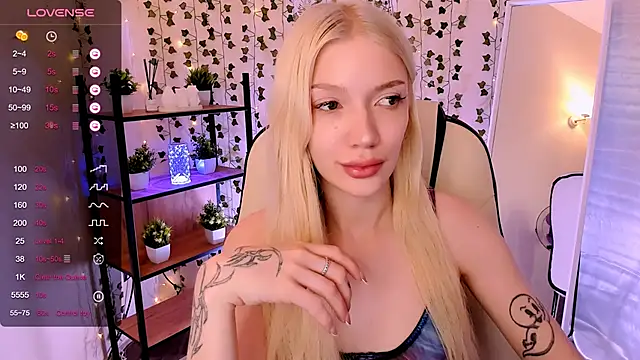 AnyaTaylor_ webcam