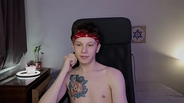 arlekincrop live cam on StripChat