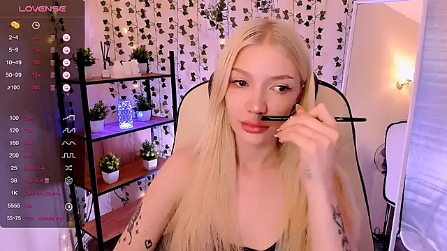 AnyaTaylor_ webcam