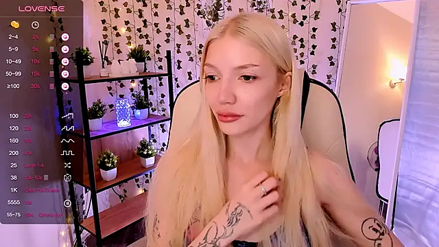AnyaTaylor_ webcam