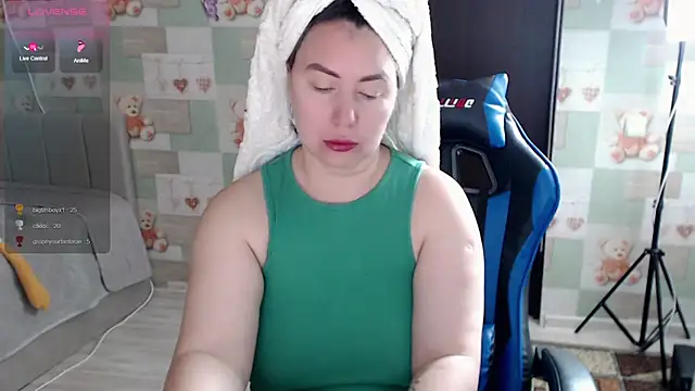 Korolek12 live cam on StripChat