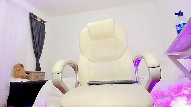 ashanty_b5 live cam on StripChat
