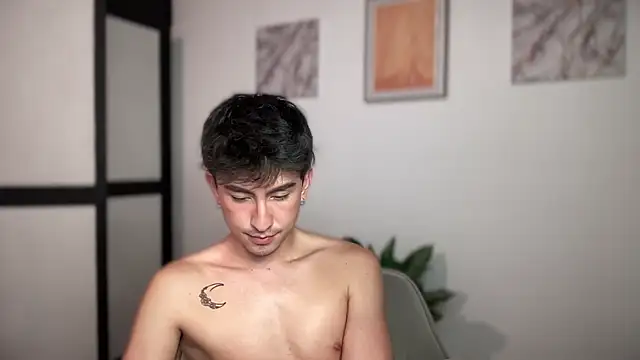 sweettaaron01 webcam