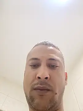 Arrombador20 live cam on StripChat