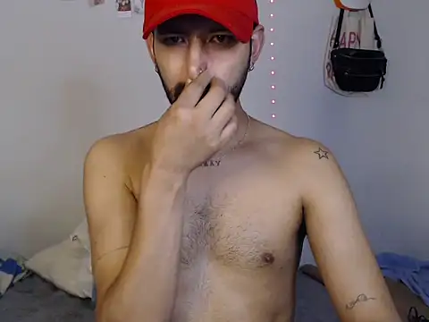 thomass1018 live cam on StripChat