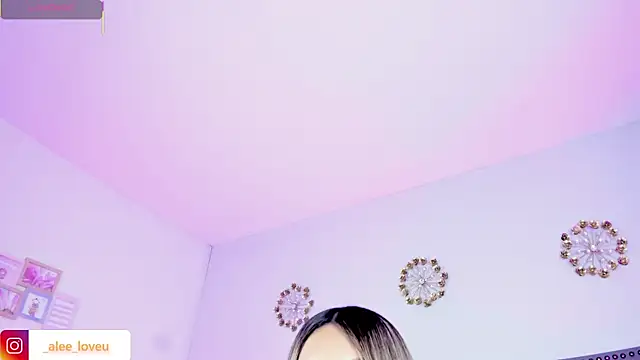 ale_lovee live cam on StripChat