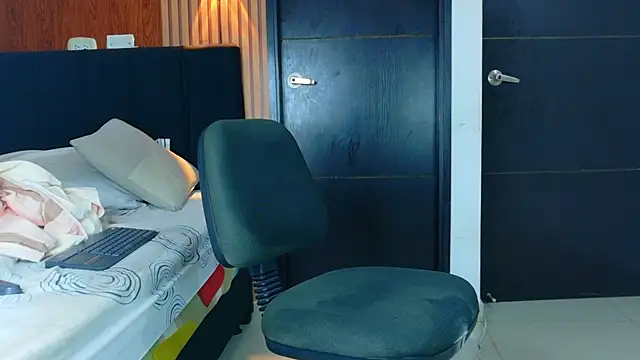 Black-gem18 webcam