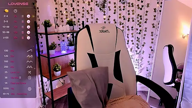 AnyaTaylor_ webcam