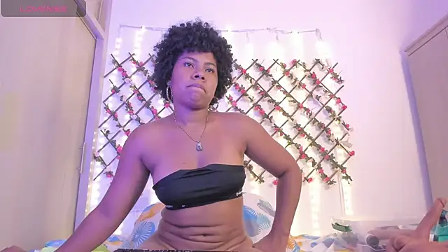 naughty_ebonyy webcam