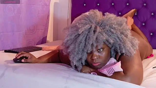 ebony_NeighborMoans webcam