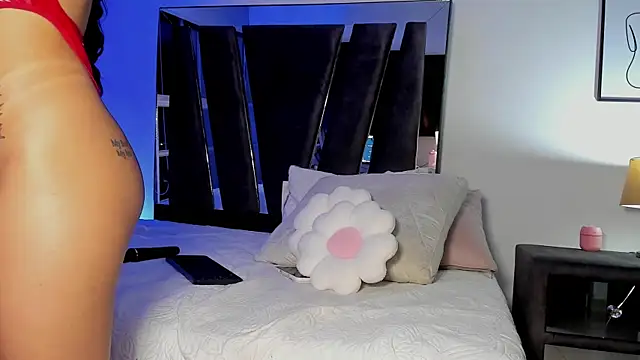 HollyEvanz webcam