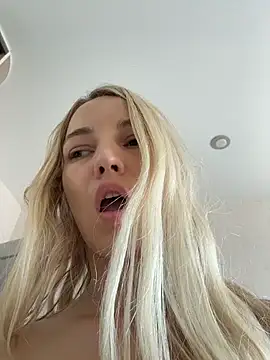 Adelina0001 live cam on StripChat