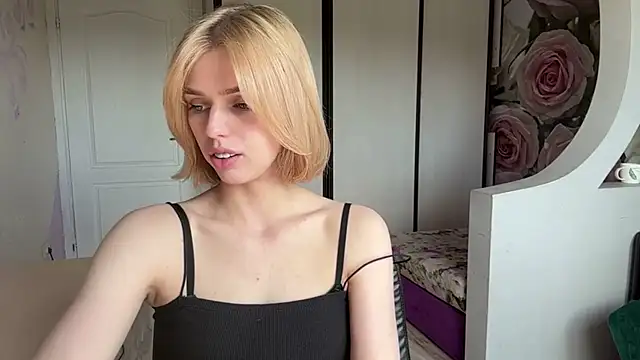 ScarlettRosy live cam on StripChat