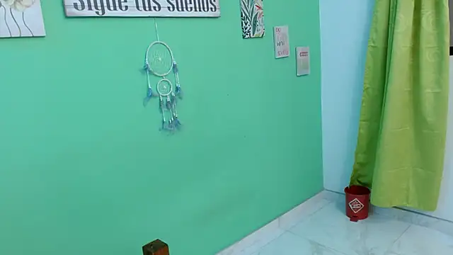 evaleribigtits18 webcam