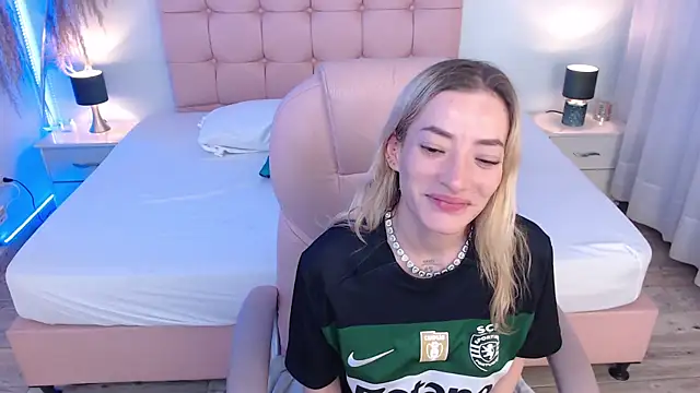 zoe_jones13 webcam