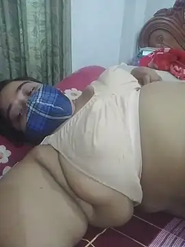 momo_loves webcam