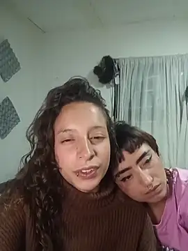 AlexxaAndRileyy webcam