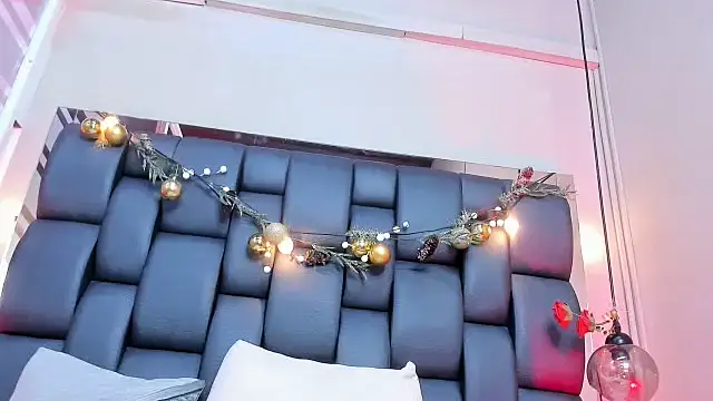 Isabella_falcon webcam