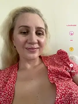 YourBlondee webcam