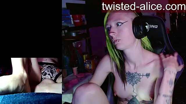 Twisted_Alice webcam