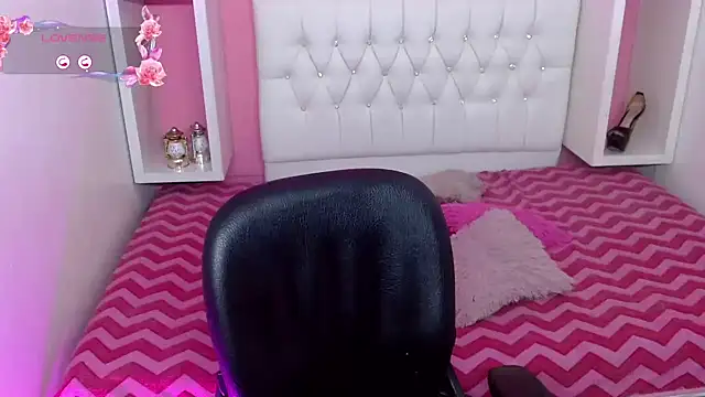 x_isabella_x live cam on StripChat