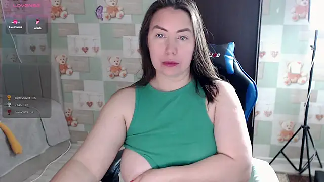 Korolek12 live cam on StripChat