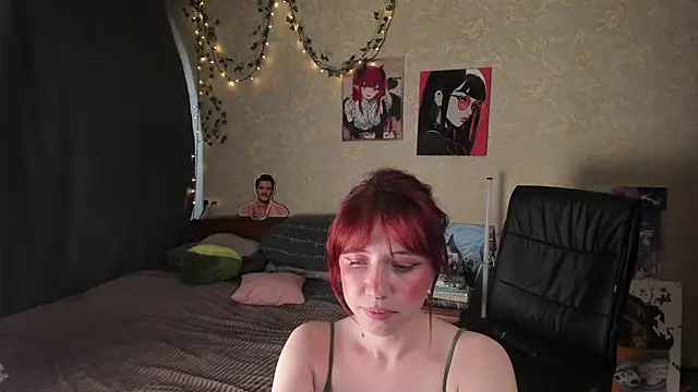 Love_is_Lola live cam on StripChat