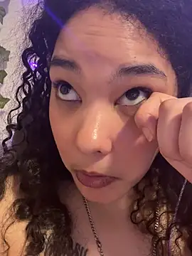 tastylolaaa live cam on StripChat