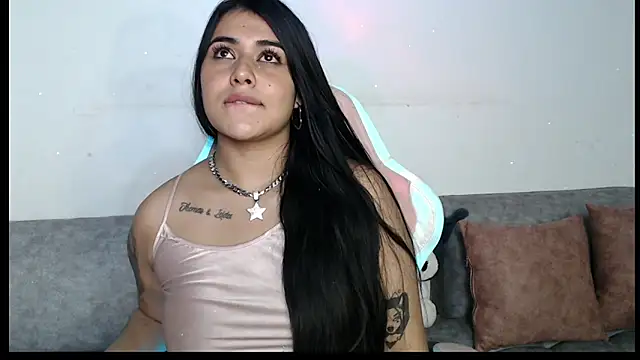 sophiadaza666 live cam on StripChat