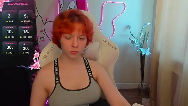 InfernoKitten live cam on StripChat