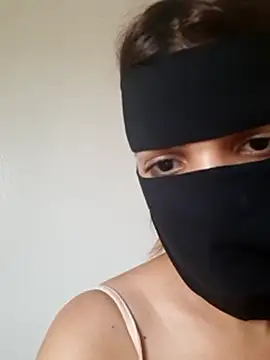 Mouhra-_- live cam on StripChat