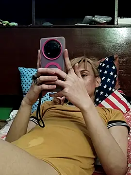 QueenSoreal webcam