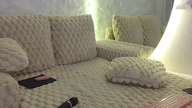 moniqque webcam