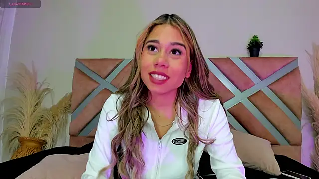 Rachell_criss webcam