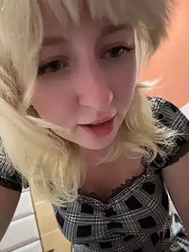RonnieKiss webcam
