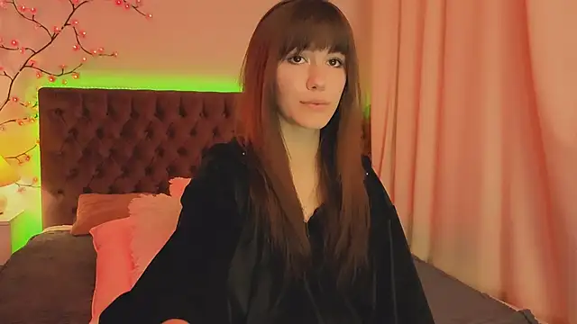 MilanaHotts webcam
