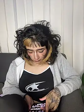 baby_akuma webcam