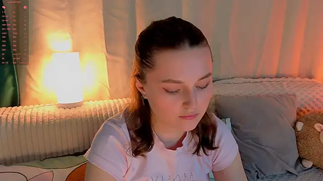 LorriMonz webcam