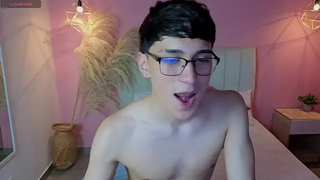ryan_valentino webcam